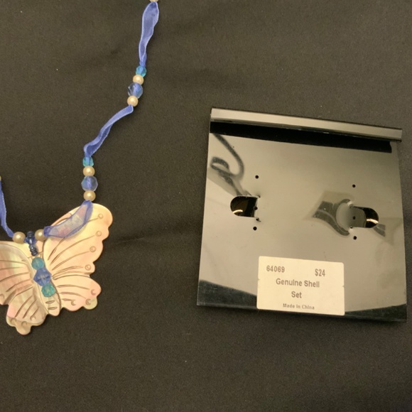 S3/NWT 16” Cookie Lee Necklace & Earring Set-Genuine Shell Butterfly Necklace - Picture 4 of 4